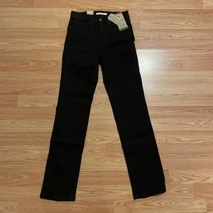Levi’s 724 High Rise Straight 4 Short